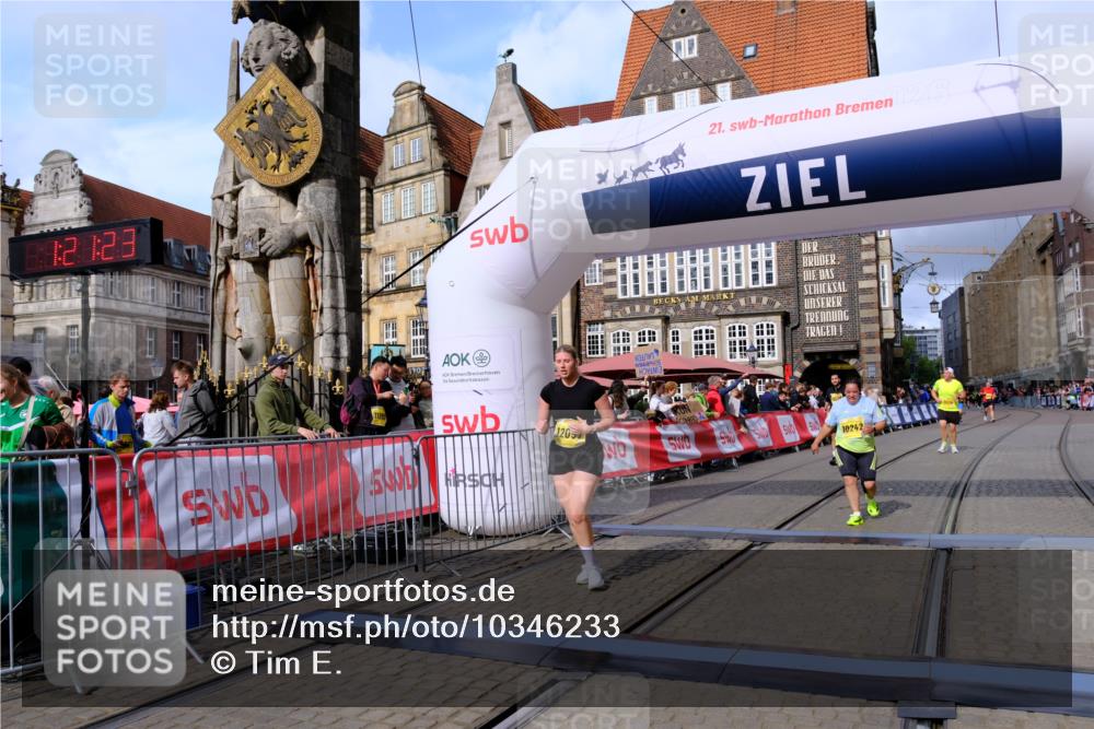 13.09.2026 - 21. swb-Marathon Bremen Tim E. http://msf.ph/oto/10346233 13.09.2026 11:16:39 Ziel 10242, 11026, 11081, 11139, 11181, 11200, 11264, 11274, 11385, 11448, 11573, 12057, 12151, 12539, 13508 meine-sportfotos.de