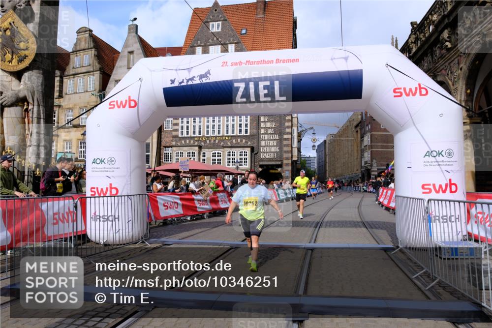 13.09.2026 - 21. swb-Marathon Bremen Tim E. http://msf.ph/oto/10346251 13.09.2026 11:16:42 Ziel 10242, 11026, 11181, 11200, 11264, 11274, 11385, 11448, 11573, 12057, 12102, 12539 meine-sportfotos.de
