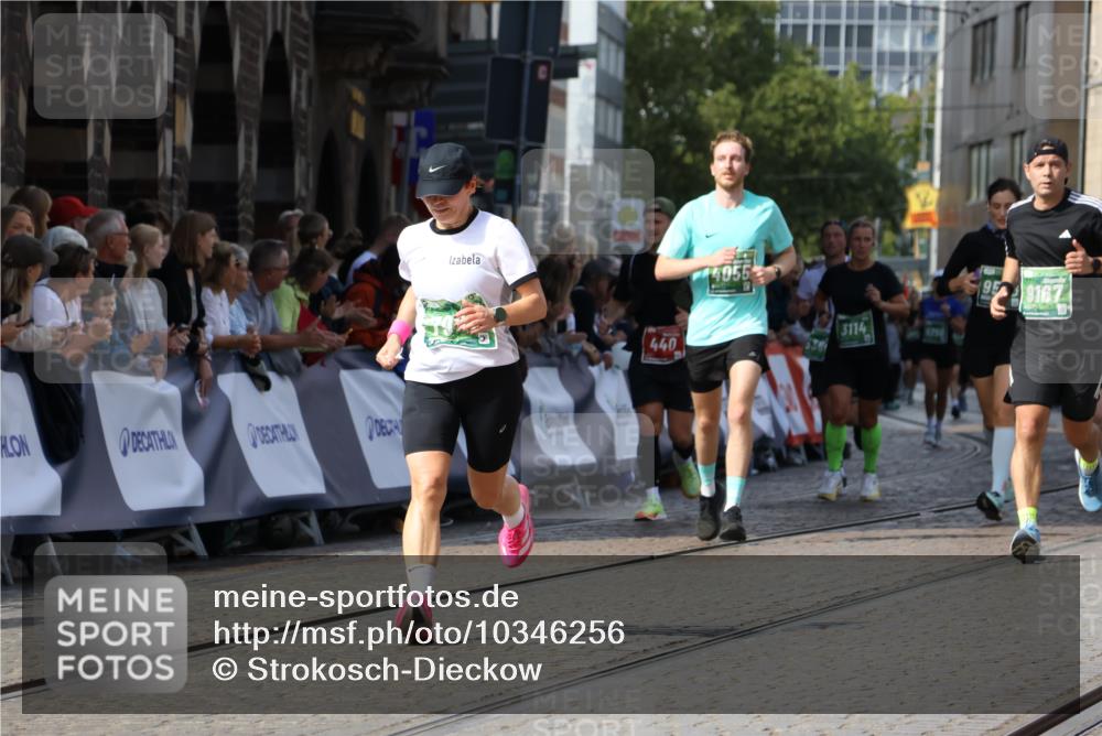 13.09.2026 - 21. swb-Marathon Bremen Strokosch-Dieckow http://msf.ph/oto/10346256 13.09.2026 13:28:04 Ziel 440, 534, 762, 857, 1932, 2668, 2686, 3013, 3135, 3460, 3576, 3970, 4106, 4133, 4265, 4421, 4496, 4593, 4744, 5081, 5557, 6067, 6468, 6522, 7042, 7138, 7358, 8351, 9494, 9727, 13198, 1460, 2977, 3114, 3334, 4506, 5250, 5360, 5889, 6182, 7926, 9167, 9168, 9543, 9738, 9881 meine-sportfotos.de
