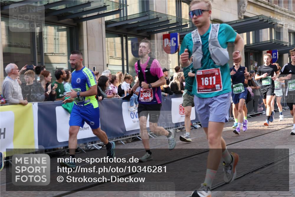 13.09.2026 - 21. swb-Marathon Bremen Strokosch-Dieckow http://msf.ph/oto/10346281 13.09.2026 13:30:13 Ziel 625, 800, 834, 1067, 1926, 2265, 2369, 2452, 2723, 2900, 3163, 3164, 3425, 4058, 4206, 4332, 4342, 4415, 4425, 4748, 4757, 5506, 5551, 6134, 6343, 6347, 6523, 6988, 7253, 7567, 7645, 7821, 8090, 8105, 8116, 8117, 8169, 8314, 8494, 8762, 8878, 8966, 9011, 9015, 9108, 9412, 9692, 9695, 9699, 9825, 13090, 109, 454, 881, 1173, 1205, 1308, 1611, 1653, 1759, 1780, 1848, 1909, 1938, 2126, 2364, 3190, 3908, 4524, 4763, 5039, 5198, 5348, 5615, 5631, 6225, 6720, 8267 meine-sportfotos.de