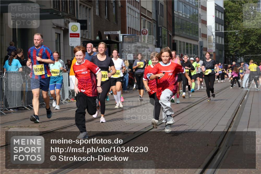 13.09.2026 - 21. swb-Marathon Bremen Strokosch-Dieckow http://msf.ph/oto/10346290 13.09.2026 11:10:08 Ziel 10002, 10169, 10247, 10361, 10362, 10422, 10706, 10719, 10768, 10791, 10890, 10963, 11080, 11283, 11298, 11300, 11382, 11725, 11732, 11736, 11957, 11982, 12183, 12227, 12293, 12454, 12550, 10299, 10435, 10645, 10737, 10751, 11119, 11383, 11437, 11441, 11732, 11933, 12117, 12207, 12449 meine-sportfotos.de