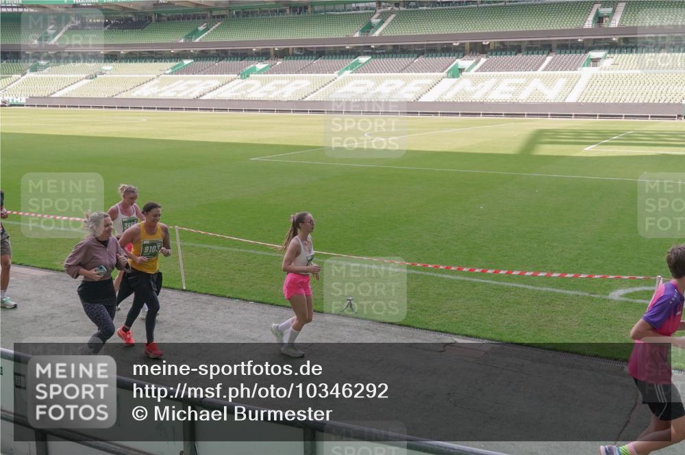 13.09.2026 - 21. swb-Marathon Bremen Michael Burmester http://msf.ph/oto/10346292 13.09.2026 13:34:24 Laufen im Stadion 155, 170, 193, 368, 428, 496, 594, 679, 709, 765, 916, 1001, 1026, 1048, 1051, 1098, 1280, 1321, 1396, 1444, 1553, 1557, 1560, 1607, 1661, 1703, 1760, 1772, 1784, 1827, 1965, 1992, 1996, 2077, 2132, 2226, 2335, 2338, 2399, 2400, 2451, 2479, 2511, 2515, 2543, 2641, 2718, 2735, 2757, 2787, 2791, 2982, 3179, 3191, 3345, 3443, 3503, 3547, 3577, 3601, 3614, 3660, 3708, 3709, 3720, 3797, 3875, 3904, 3911, 3914, 3952, 4001, 4014, 4500, 4546, 4561, 5151 meine-sportfotos.de