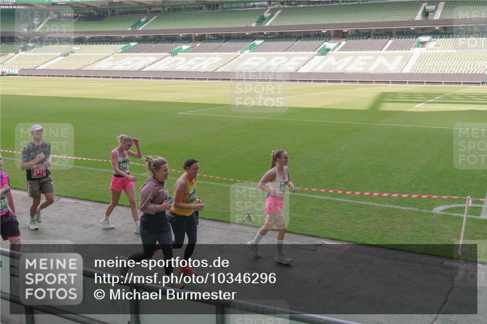 13.09.2026 - 21. swb-Marathon Bremen Michael Burmester http://msf.ph/oto/10346296 13.09.2026 13:34:25 Laufen im Stadion 155, 170, 193, 368, 428, 496, 594, 679, 709, 765, 916, 1001, 1026, 1048, 1051, 1098, 1280, 1321, 1396, 1444, 1553, 1557, 1560, 1607, 1661, 1703, 1760, 1772, 1784, 1827, 1965, 1992, 1996, 2077, 2132, 2226, 2335, 2338, 2399, 2400, 2451, 2479, 2511, 2515, 2543, 2641, 2718, 2735, 2757, 2787, 2791, 2894, 2982, 3179, 3191, 3345, 3443, 3503, 3547, 3577, 3601, 3614, 3660, 3708, 3709, 3720, 3797, 3875, 3904, 3911, 3914, 3952, 4001, 4014, 4500, 4546, 4561, 5151 meine-sportfotos.de