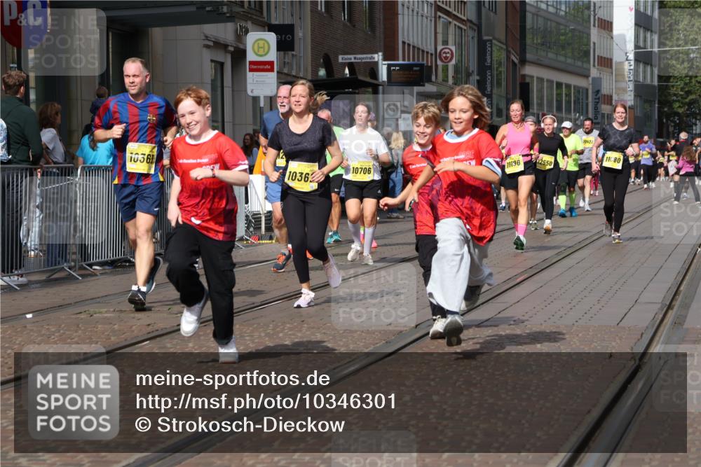 13.09.2026 - 21. swb-Marathon Bremen Strokosch-Dieckow http://msf.ph/oto/10346301 13.09.2026 11:10:08 Ziel 10002, 10169, 10247, 10361, 10362, 10422, 10706, 10719, 10768, 10791, 10890, 10963, 11080, 11283, 11298, 11300, 11382, 11725, 11732, 11736, 11957, 11982, 12183, 12227, 12293, 12454, 12550, 10299, 10435, 10645, 10737, 10751, 11119, 11383, 11437, 11441, 11732, 11933, 12117, 12207, 12449 meine-sportfotos.de