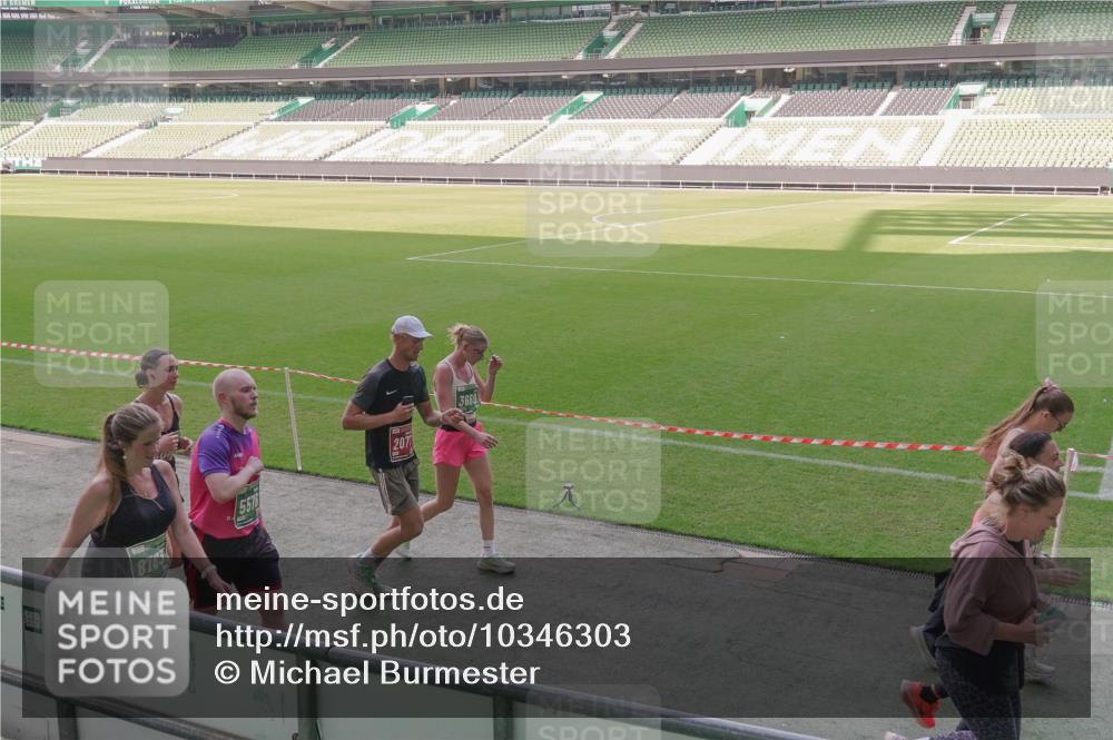 13.09.2026 - 21. swb-Marathon Bremen Michael Burmester http://msf.ph/oto/10346303 13.09.2026 13:34:26 Laufen im Stadion 155, 170, 193, 368, 428, 462, 496, 594, 679, 709, 765, 916, 1001, 1026, 1048, 1051, 1098, 1280, 1321, 1396, 1444, 1553, 1557, 1560, 1607, 1661, 1703, 1760, 1772, 1784, 1827, 1965, 1992, 1996, 2077, 2132, 2226, 2335, 2338, 2399, 2400, 2451, 2479, 2511, 2515, 2543, 2641, 2718, 2735, 2757, 2787, 2791, 2894, 2982, 3179, 3191, 3345, 3443, 3503, 3547, 3577, 3601, 3614, 3660, 3708, 3709, 3720, 3797, 3875, 3904, 3911, 3914, 3952, 4001, 4014, 4500, 4546, 4561, 5151 meine-sportfotos.de
