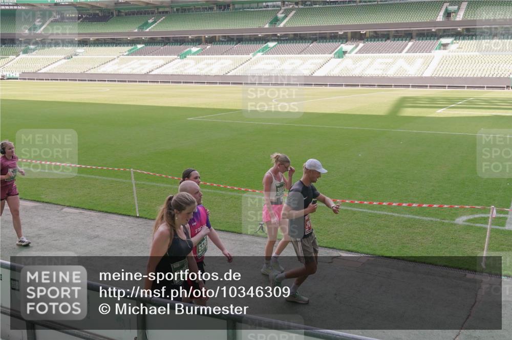 13.09.2026 - 21. swb-Marathon Bremen Michael Burmester http://msf.ph/oto/10346309 13.09.2026 13:34:27 Laufen im Stadion 155, 170, 193, 368, 428, 462, 496, 594, 679, 709, 765, 916, 1001, 1026, 1048, 1051, 1098, 1280, 1321, 1396, 1444, 1553, 1557, 1560, 1607, 1661, 1703, 1760, 1772, 1784, 1827, 1965, 1992, 1996, 2077, 2132, 2226, 2335, 2338, 2399, 2400, 2451, 2479, 2511, 2515, 2543, 2641, 2718, 2735, 2757, 2787, 2791, 2894, 2982, 3179, 3191, 3345, 3443, 3503, 3547, 3577, 3601, 3614, 3660, 3708, 3709, 3720, 3797, 3875, 3904, 3911, 3914, 3952, 4001, 4014, 4500, 4546, 4561, 5151 meine-sportfotos.de