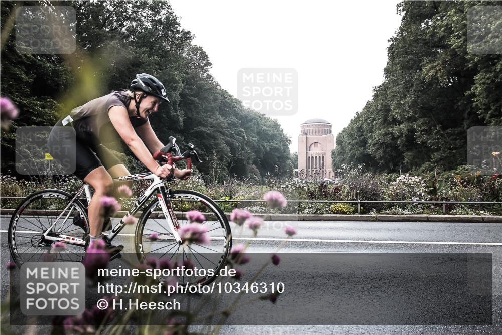 13.09.2026 - Stadtparktriathlon H.Heesch http://msf.ph/oto/10346310 13.09.2026 11:02:13 Radfahren  meine-sportfotos.de