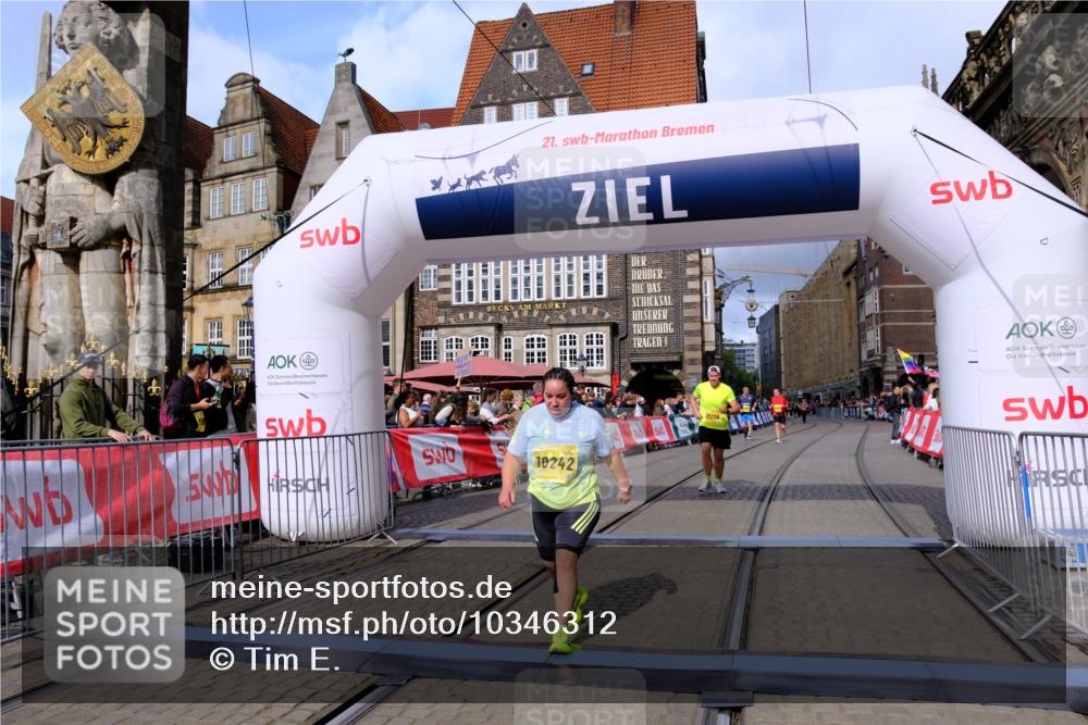 13.09.2026 - 21. swb-Marathon Bremen Tim E. http://msf.ph/oto/10346312 13.09.2026 11:16:43 Ziel 10242, 11181, 11200, 11264, 11274, 11385, 11448, 11573, 12057, 12102, 12539 meine-sportfotos.de