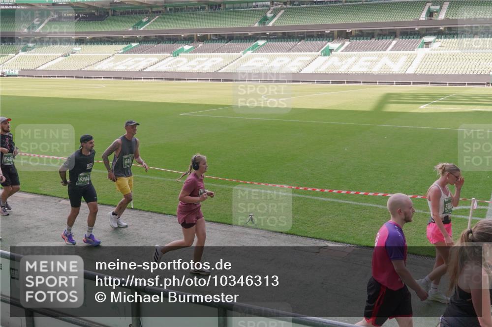13.09.2026 - 21. swb-Marathon Bremen Michael Burmester http://msf.ph/oto/10346313 13.09.2026 13:34:28 Laufen im Stadion 155, 170, 193, 368, 428, 462, 496, 594, 679, 709, 765, 916, 1001, 1026, 1048, 1051, 1098, 1280, 1321, 1396, 1444, 1553, 1557, 1560, 1607, 1661, 1703, 1760, 1772, 1784, 1827, 1965, 1992, 1996, 2077, 2132, 2226, 2335, 2338, 2399, 2400, 2451, 2479, 2511, 2515, 2543, 2641, 2718, 2735, 2757, 2787, 2791, 2894, 2982, 3179, 3191, 3345, 3443, 3503, 3547, 3577, 3601, 3614, 3660, 3708, 3709, 3720, 3797, 3875, 3904, 3911, 3914, 3952, 4001, 4014, 4500, 4546, 4561, 5151 meine-sportfotos.de
