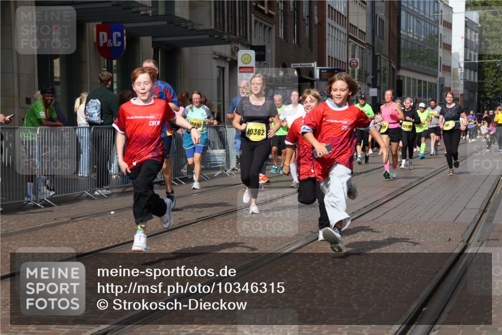 13.09.2026 - 21. swb-Marathon Bremen Strokosch-Dieckow http://msf.ph/oto/10346315 13.09.2026 11:10:09 Ziel 10002, 10169, 10247, 10361, 10362, 10422, 10706, 10719, 10768, 10791, 10890, 10963, 11080, 11283, 11298, 11300, 11382, 11725, 11736, 11957, 11982, 12183, 12227, 12293, 12454, 12550, 10299, 10435, 10645, 10737, 10751, 10963, 11119, 11383, 11437, 11441, 11732, 11933, 12117, 12207, 12293 meine-sportfotos.de