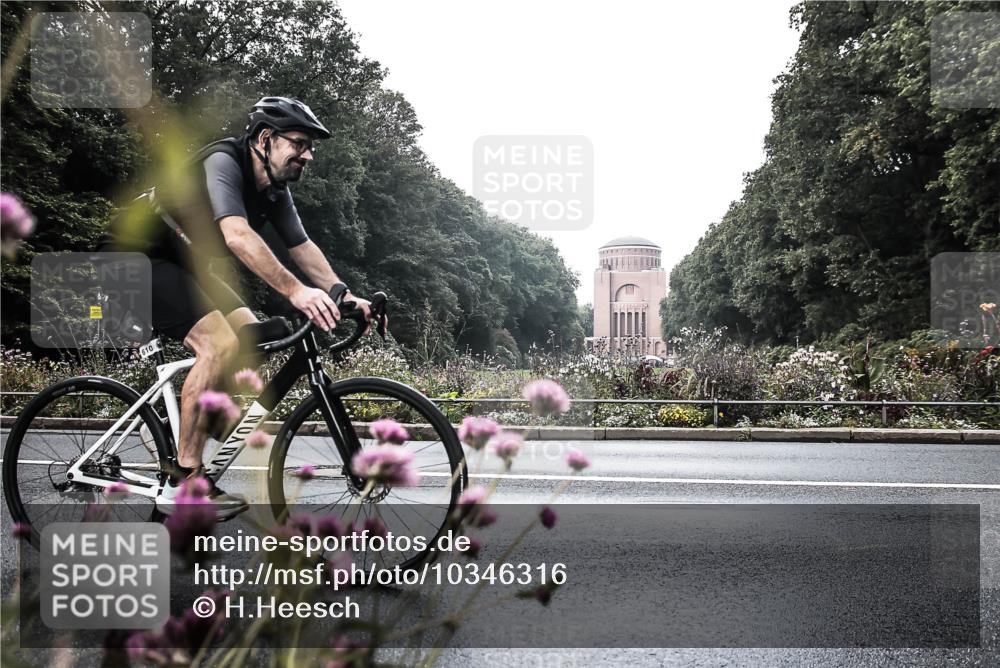 13.09.2026 - Stadtparktriathlon H.Heesch http://msf.ph/oto/10346316 13.09.2026 11:02:20 Radfahren 591, 610 meine-sportfotos.de