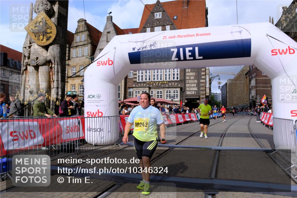 13.09.2026 - 21. swb-Marathon Bremen Tim E. http://msf.ph/oto/10346324 13.09.2026 11:16:43 Ziel 10242, 11181, 11200, 11264, 11274, 11385, 11448, 11573, 12057, 12102, 12539 meine-sportfotos.de