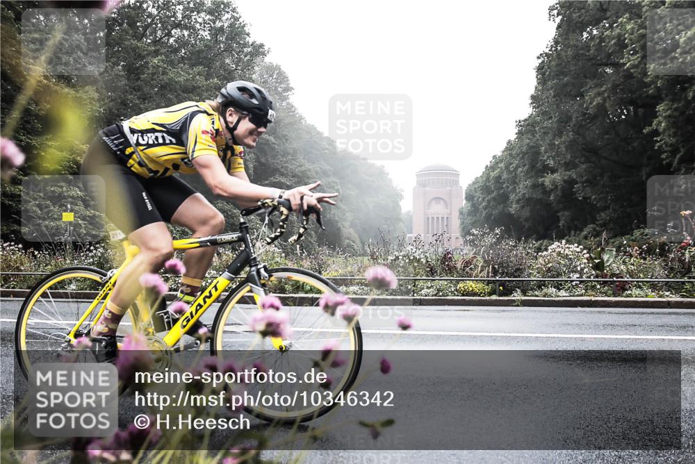 13.09.2026 - Stadtparktriathlon H.Heesch http://msf.ph/oto/10346342 13.09.2026 09:48:27 Radfahren 211 meine-sportfotos.de