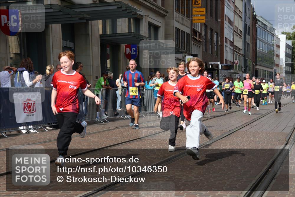 13.09.2026 - 21. swb-Marathon Bremen Strokosch-Dieckow http://msf.ph/oto/10346350 13.09.2026 11:10:09 Ziel 10002, 10169, 10247, 10361, 10362, 10422, 10706, 10719, 10768, 10791, 10890, 10963, 11080, 11283, 11298, 11300, 11382, 11725, 11736, 11957, 11982, 12183, 12227, 12293, 12454, 12550, 10299, 10435, 10645, 10737, 10751, 10963, 11119, 11383, 11437, 11441, 11732, 11933, 12117, 12207, 12293 meine-sportfotos.de