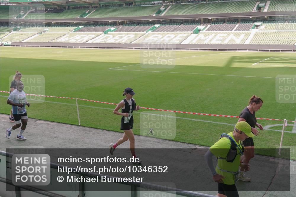 13.09.2026 - 21. swb-Marathon Bremen Michael Burmester http://msf.ph/oto/10346352 13.09.2026 13:34:34 Laufen im Stadion 155, 170, 193, 368, 428, 462, 496, 594, 679, 709, 765, 916, 1001, 1026, 1048, 1051, 1098, 1280, 1321, 1396, 1444, 1553, 1557, 1560, 1607, 1661, 1703, 1760, 1772, 1784, 1827, 1965, 1992, 1996, 2077, 2132, 2226, 2335, 2338, 2399, 2400, 2451, 2479, 2511, 2515, 2543, 2641, 2650, 2718, 2735, 2757, 2787, 2791, 2894, 2982, 3179, 3191, 3345, 3406, 3443, 3503, 3547, 3577, 3614, 3660, 3708, 3709, 3720, 3797, 3875, 3904, 3911, 3914, 3952, 4001, 4014, 4500, 4546, 4561, 5151 meine-sportfotos.de