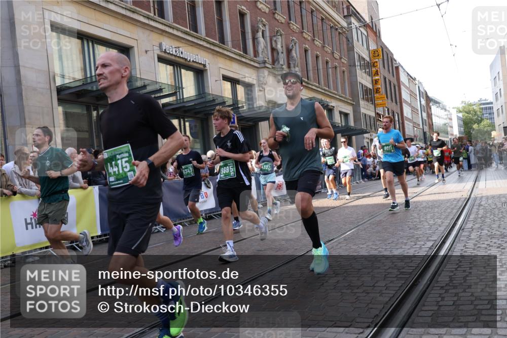 13.09.2026 - 21. swb-Marathon Bremen Strokosch-Dieckow http://msf.ph/oto/10346355 13.09.2026 13:30:15 Ziel 625, 800, 834, 1067, 1771, 1926, 2265, 2369, 2452, 2723, 2900, 2985, 3163, 3164, 3425, 4058, 4206, 4332, 4342, 4415, 4425, 4748, 4757, 4920, 5506, 5551, 6134, 6343, 6347, 6523, 6988, 7012, 7253, 7567, 7645, 7821, 8090, 8105, 8116, 8117, 8169, 8314, 8494, 8762, 8878, 8966, 9011, 9108, 9412, 9692, 9695, 9699, 9825, 13090, 881, 1205, 1308, 1611, 1653, 1759, 1780, 1848, 1909, 1938, 2126, 2364, 3190, 4763, 5039, 5198, 5348, 5615, 5631, 6225, 6720 meine-sportfotos.de