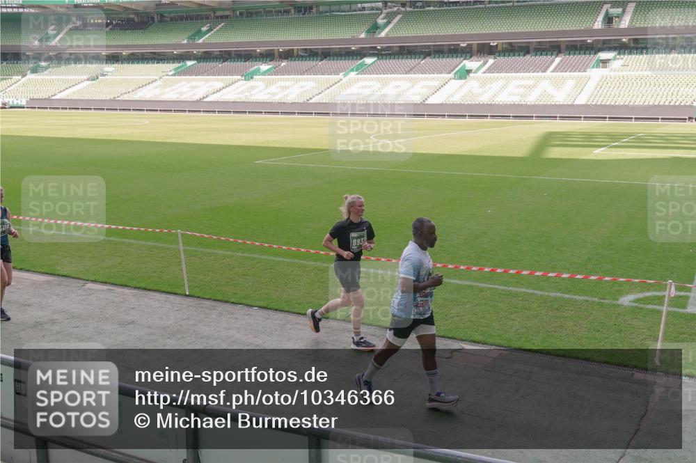 13.09.2026 - 21. swb-Marathon Bremen Michael Burmester http://msf.ph/oto/10346366 13.09.2026 13:34:36 Laufen im Stadion 155, 170, 193, 368, 428, 462, 496, 594, 679, 709, 765, 916, 1001, 1026, 1048, 1051, 1098, 1280, 1321, 1396, 1444, 1553, 1557, 1560, 1607, 1661, 1703, 1760, 1772, 1784, 1827, 1965, 1992, 1996, 2132, 2226, 2335, 2338, 2399, 2400, 2451, 2479, 2511, 2515, 2543, 2641, 2650, 2718, 2735, 2757, 2787, 2791, 2894, 2982, 3179, 3191, 3345, 3406, 3443, 3503, 3547, 3577, 3614, 3660, 3708, 3709, 3720, 3797, 3875, 3904, 3911, 3914, 3952, 4001, 4014, 4500, 4546, 4561, 4967, 5151 meine-sportfotos.de