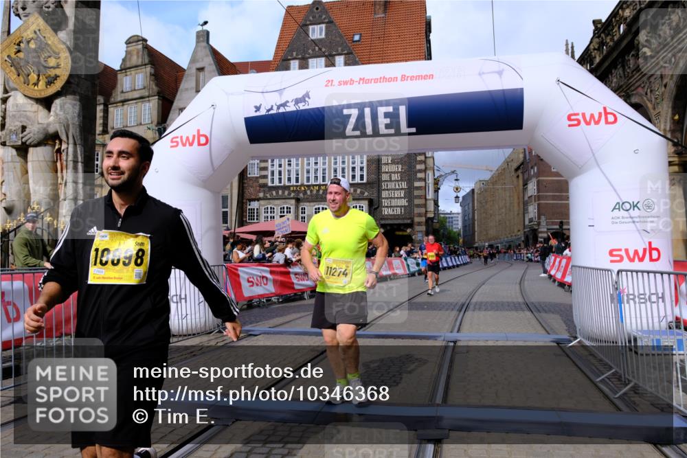 13.09.2026 - 21. swb-Marathon Bremen Tim E. http://msf.ph/oto/10346368 13.09.2026 11:16:46 Ziel 10242, 11181, 11274, 11385, 12057, 12102, 12158 meine-sportfotos.de