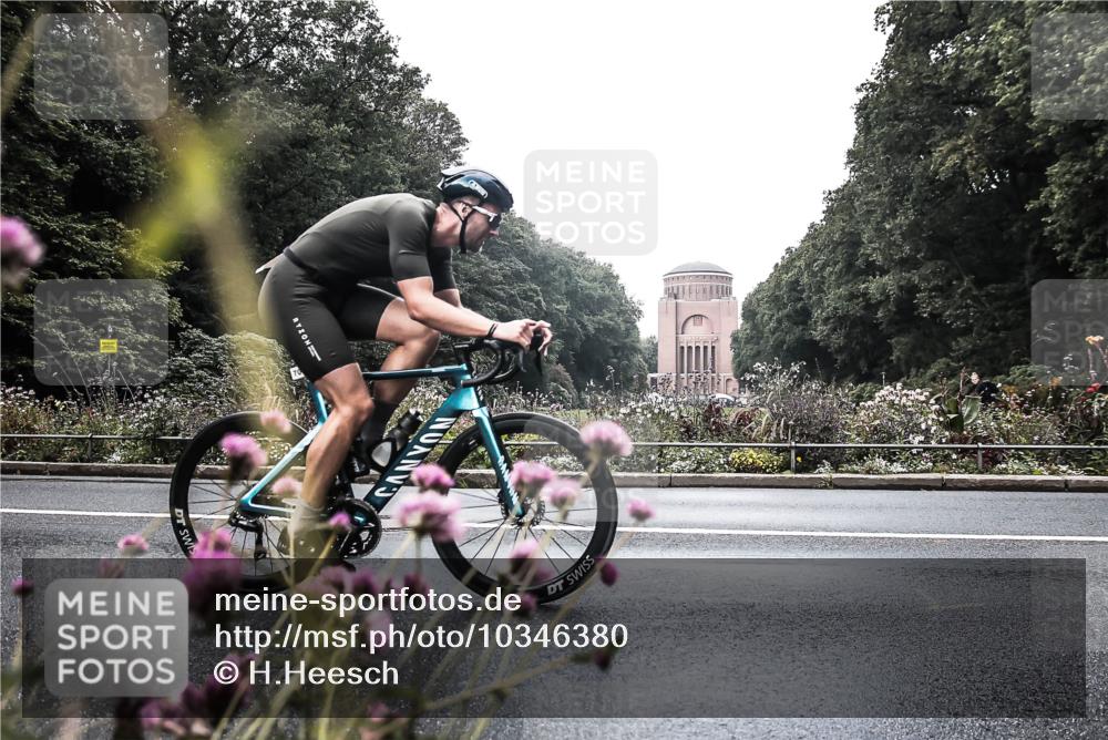 13.09.2026 - Stadtparktriathlon H.Heesch http://msf.ph/oto/10346380 13.09.2026 11:03:01 Radfahren 666, 708 meine-sportfotos.de
