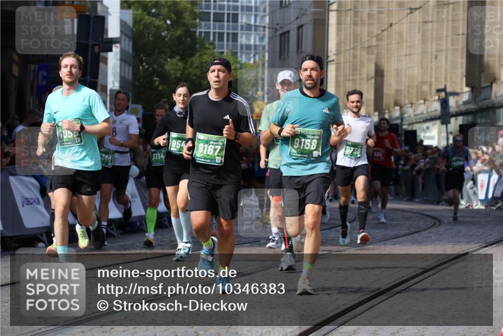 13.09.2026 - 21. swb-Marathon Bremen Strokosch-Dieckow http://msf.ph/oto/10346383 13.09.2026 13:28:06 Ziel 440, 488, 534, 762, 857, 1456, 1932, 2686, 3013, 3135, 3460, 3576, 3970, 4106, 4133, 4265, 4421, 4496, 4593, 4744, 5462, 5557, 6067, 6468, 6522, 7042, 7138, 7358, 8351, 9067, 9494, 9727, 13198, 178, 210, 1460, 2047, 2977, 3114, 3334, 3597, 4506, 5250, 5360, 5889, 6182, 9167, 9168, 9543, 9738, 9881 meine-sportfotos.de