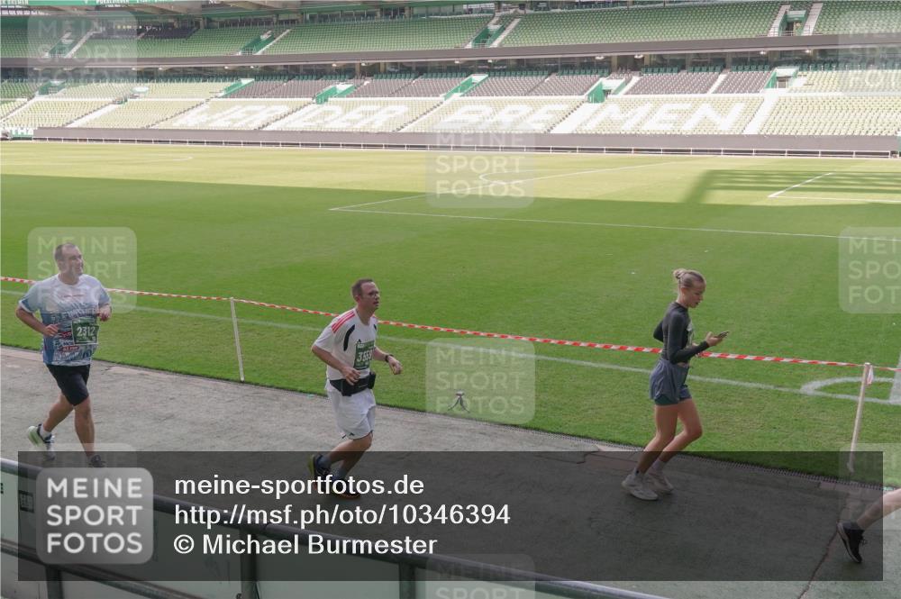 13.09.2026 - 21. swb-Marathon Bremen Michael Burmester http://msf.ph/oto/10346394 13.09.2026 13:34:39 Laufen im Stadion 170, 193, 368, 428, 462, 496, 594, 679, 709, 765, 916, 1001, 1026, 1048, 1051, 1098, 1280, 1321, 1396, 1444, 1553, 1557, 1560, 1607, 1661, 1703, 1760, 1772, 1784, 1827, 1965, 1974, 1992, 1996, 2132, 2226, 2335, 2338, 2399, 2400, 2451, 2479, 2511, 2515, 2543, 2641, 2650, 2718, 2735, 2757, 2787, 2791, 2894, 2982, 3090, 3179, 3191, 3345, 3406, 3443, 3503, 3547, 3577, 3614, 3660, 3708, 3709, 3720, 3797, 3875, 3904, 3911, 3914, 3952, 4001, 4014, 4500, 4546, 4561, 4967, 5151 meine-sportfotos.de