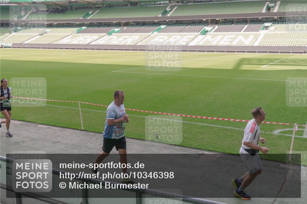 13.09.2026 - 21. swb-Marathon Bremen Michael Burmester http://msf.ph/oto/10346398 13.09.2026 13:34:40 Laufen im Stadion 170, 193, 368, 428, 462, 496, 594, 679, 709, 765, 916, 1001, 1026, 1048, 1051, 1098, 1280, 1321, 1396, 1444, 1553, 1557, 1560, 1607, 1661, 1703, 1760, 1772, 1784, 1827, 1965, 1974, 1977, 1992, 1996, 2335, 2338, 2399, 2400, 2451, 2479, 2511, 2515, 2543, 2641, 2650, 2718, 2735, 2757, 2787, 2791, 2894, 2982, 3090, 3179, 3191, 3345, 3406, 3443, 3503, 3547, 3577, 3614, 3660, 3708, 3709, 3720, 3797, 3875, 3904, 3911, 3914, 3952, 4001, 4014, 4500, 4546, 4561, 4967, 5151 meine-sportfotos.de