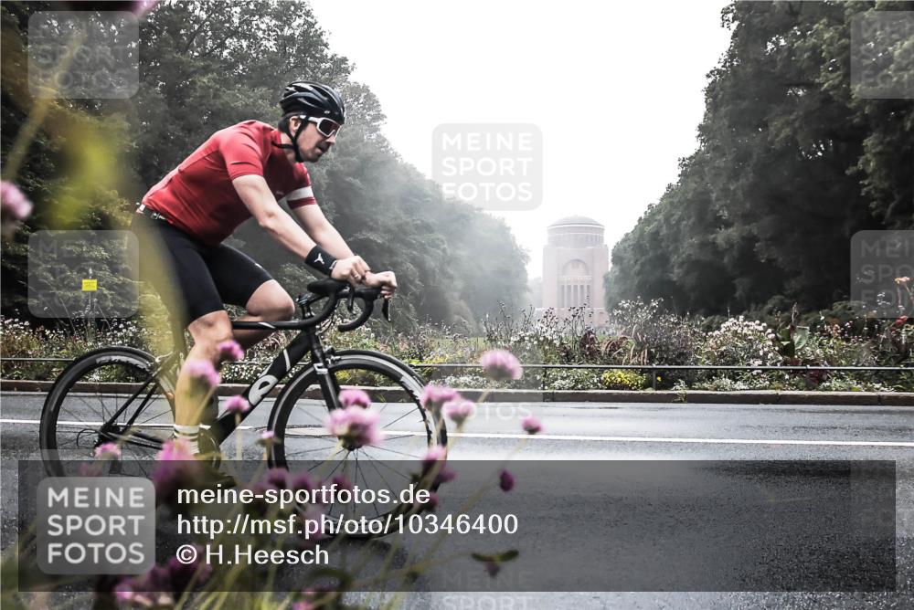 13.09.2026 - Stadtparktriathlon H.Heesch http://msf.ph/oto/10346400 13.09.2026 09:50:36 Radfahren 214, 215 meine-sportfotos.de