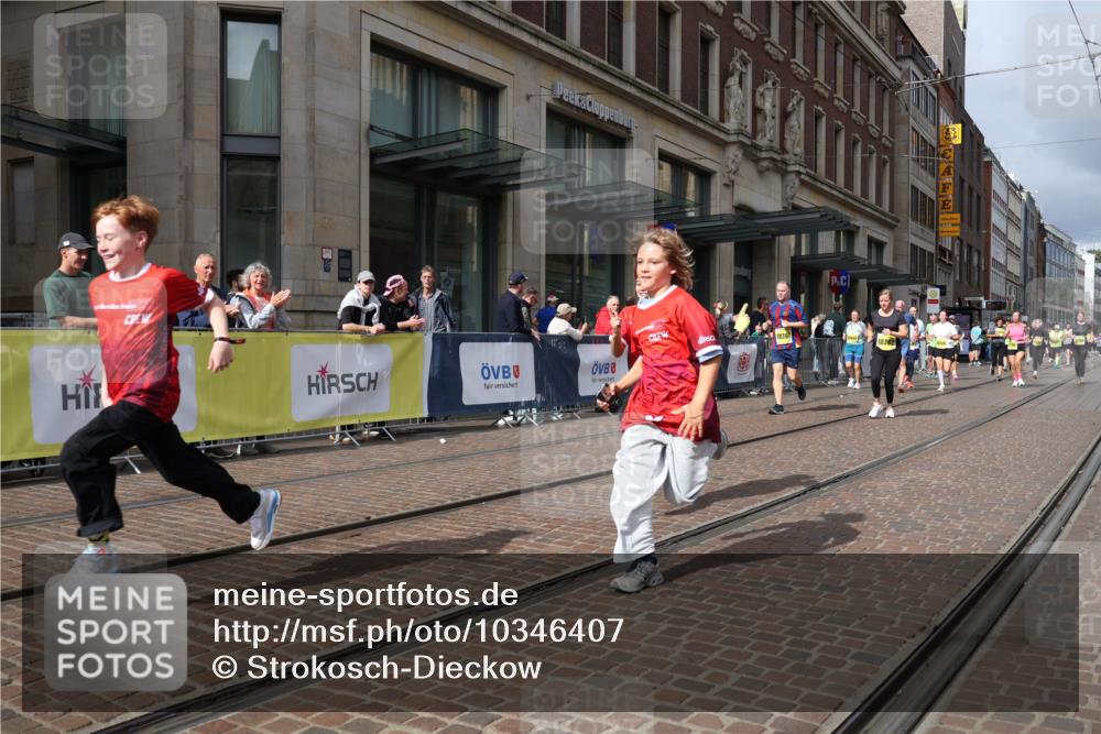 13.09.2026 - 21. swb-Marathon Bremen Strokosch-Dieckow http://msf.ph/oto/10346407 13.09.2026 11:10:10 Ziel 10002, 10169, 10247, 10361, 10362, 10422, 10706, 10719, 10768, 10791, 10890, 11080, 11283, 11298, 11300, 11309, 11382, 11583, 11725, 11736, 11957, 11982, 12183, 12227, 12454, 12550, 10299, 10435, 10645, 10751, 10963, 11119, 11383, 11437, 11441, 11732, 11933, 12117, 12207, 12293 meine-sportfotos.de