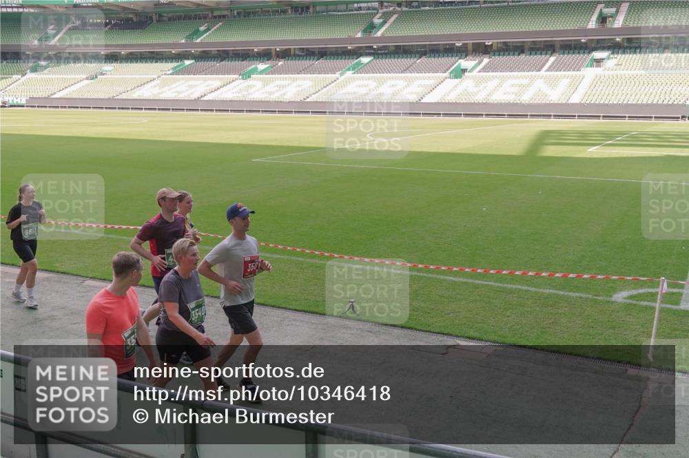 13.09.2026 - 21. swb-Marathon Bremen Michael Burmester http://msf.ph/oto/10346418 13.09.2026 13:34:46 Laufen im Stadion 170, 193, 368, 428, 462, 496, 594, 679, 709, 765, 916, 1026, 1048, 1098, 1280, 1321, 1396, 1444, 1553, 1557, 1560, 1607, 1661, 1703, 1760, 1772, 1784, 1827, 1965, 1974, 1977, 1992, 1996, 2335, 2338, 2399, 2400, 2451, 2479, 2511, 2515, 2543, 2641, 2650, 2718, 2735, 2757, 2787, 2791, 2894, 2982, 3090, 3179, 3191, 3345, 3406, 3443, 3503, 3547, 3577, 3614, 3660, 3708, 3709, 3720, 3875, 3904, 3911, 3914, 3952, 4001, 4014, 4200, 4290, 4500, 4546, 4561, 4880, 4967, 5151, 5818 meine-sportfotos.de