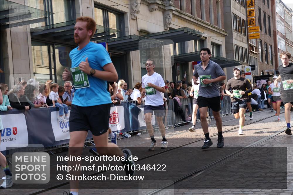 13.09.2026 - 21. swb-Marathon Bremen Strokosch-Dieckow http://msf.ph/oto/10346422 13.09.2026 13:30:16 Ziel 625, 800, 834, 1067, 1533, 1771, 1841, 1926, 1941, 2265, 2369, 2452, 2723, 2900, 2985, 3163, 3164, 3425, 4058, 4206, 4332, 4342, 4415, 4425, 4748, 4757, 4920, 5506, 5551, 5822, 6134, 6343, 6347, 6523, 6988, 7012, 7253, 7567, 7645, 7821, 8090, 8105, 8116, 8117, 8169, 8314, 8494, 8762, 8878, 8966, 9011, 9108, 9412, 9692, 9695, 9699, 9825, 13090, 881, 1205, 1308, 1611, 1653, 1759, 1780, 1848, 1909, 1938, 2126, 2265, 2364, 3190, 4763, 5039, 5198, 5348, 5615, 5631, 6225, 6720 meine-sportfotos.de