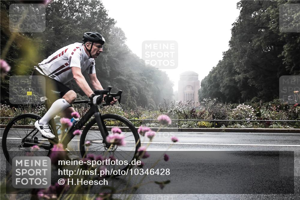 13.09.2026 - Stadtparktriathlon H.Heesch http://msf.ph/oto/10346428 13.09.2026 09:50:58 Radfahren 285, 293 meine-sportfotos.de