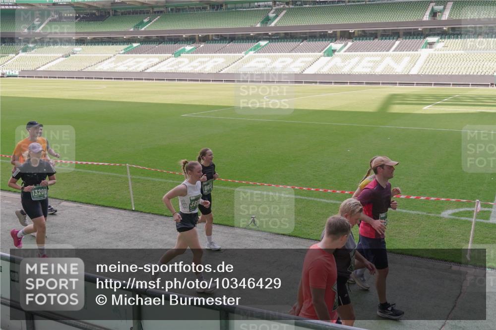13.09.2026 - 21. swb-Marathon Bremen Michael Burmester http://msf.ph/oto/10346429 13.09.2026 13:34:47 Laufen im Stadion 170, 193, 368, 428, 462, 496, 594, 679, 709, 765, 916, 1026, 1048, 1098, 1280, 1321, 1396, 1444, 1553, 1557, 1560, 1607, 1661, 1703, 1760, 1772, 1784, 1827, 1965, 1974, 1977, 1992, 1996, 2335, 2338, 2399, 2400, 2451, 2479, 2511, 2515, 2543, 2641, 2650, 2718, 2735, 2757, 2787, 2791, 2894, 2982, 3090, 3179, 3191, 3345, 3406, 3443, 3503, 3547, 3577, 3614, 3660, 3708, 3709, 3720, 3875, 3904, 3911, 3914, 3952, 4001, 4014, 4200, 4290, 4500, 4546, 4561, 4880, 4967, 5151, 5818 meine-sportfotos.de