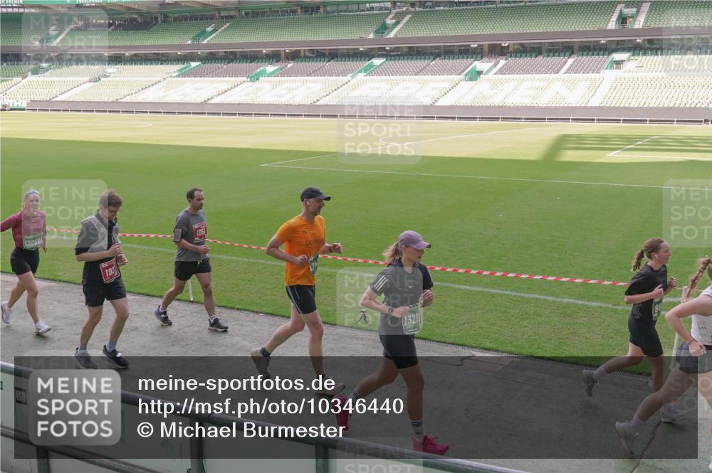 13.09.2026 - 21. swb-Marathon Bremen Michael Burmester http://msf.ph/oto/10346440 13.09.2026 13:34:49 Laufen im Stadion 170, 193, 368, 428, 462, 496, 594, 679, 709, 765, 916, 1026, 1048, 1098, 1280, 1321, 1396, 1444, 1553, 1557, 1560, 1607, 1661, 1703, 1760, 1772, 1784, 1827, 1965, 1974, 1977, 1992, 1996, 2335, 2338, 2399, 2400, 2451, 2479, 2511, 2515, 2543, 2641, 2650, 2718, 2735, 2757, 2787, 2791, 2894, 2982, 3090, 3179, 3191, 3345, 3406, 3443, 3503, 3547, 3577, 3660, 3708, 3709, 3720, 3875, 3904, 3911, 3914, 3952, 4001, 4014, 4200, 4290, 4500, 4546, 4561, 4880, 4967, 5000, 5151, 5818 meine-sportfotos.de
