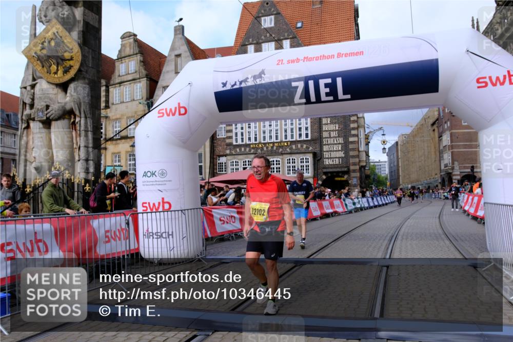 13.09.2026 - 21. swb-Marathon Bremen Tim E. http://msf.ph/oto/10346445 13.09.2026 11:16:51 Ziel 10242, 11274, 12102, 12158 meine-sportfotos.de