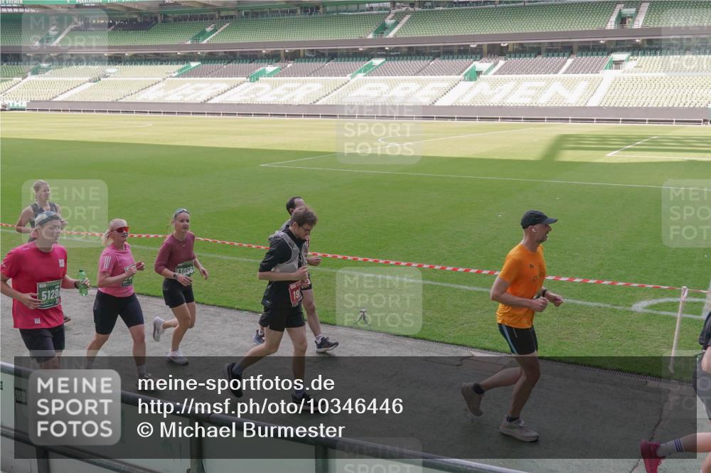 13.09.2026 - 21. swb-Marathon Bremen Michael Burmester http://msf.ph/oto/10346446 13.09.2026 13:34:50 Laufen im Stadion 170, 193, 368, 428, 462, 496, 594, 679, 709, 765, 916, 1026, 1048, 1098, 1280, 1321, 1396, 1444, 1553, 1557, 1560, 1607, 1661, 1703, 1760, 1772, 1784, 1827, 1965, 1974, 1977, 1992, 1996, 2335, 2338, 2399, 2400, 2451, 2479, 2511, 2515, 2543, 2641, 2650, 2718, 2735, 2757, 2787, 2789, 2791, 2894, 2982, 3090, 3179, 3191, 3345, 3406, 3443, 3503, 3547, 3577, 3660, 3708, 3709, 3720, 3875, 3904, 3911, 3914, 3952, 4001, 4014, 4200, 4290, 4500, 4546, 4561, 4880, 4967, 5000, 5151, 5818 meine-sportfotos.de