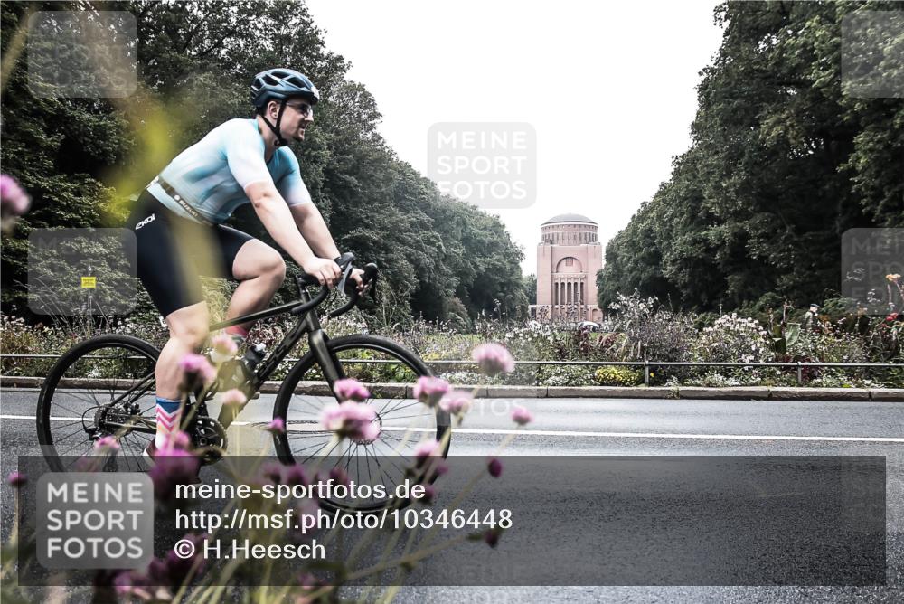 13.09.2026 - Stadtparktriathlon H.Heesch http://msf.ph/oto/10346448 13.09.2026 11:04:01 Radfahren 536, 643, 688 meine-sportfotos.de