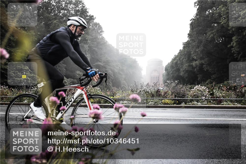 13.09.2026 - Stadtparktriathlon H.Heesch http://msf.ph/oto/10346451 13.09.2026 09:51:07 Radfahren 217, 239 meine-sportfotos.de