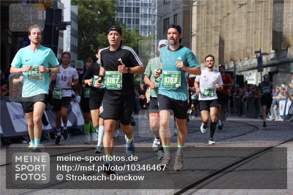 13.09.2026 - 21. swb-Marathon Bremen Strokosch-Dieckow http://msf.ph/oto/10346467 13.09.2026 13:28:06 Ziel 440, 488, 534, 762, 857, 1456, 1932, 2686, 3013, 3135, 3460, 3576, 3970, 4106, 4133, 4265, 4421, 4496, 4593, 4744, 5462, 5557, 6067, 6468, 6522, 7042, 7138, 7358, 8351, 9067, 9494, 9727, 13198, 178, 210, 1460, 2047, 2977, 3114, 3334, 3597, 4506, 5250, 5360, 5889, 6182, 9167, 9168, 9543, 9738, 9881 meine-sportfotos.de