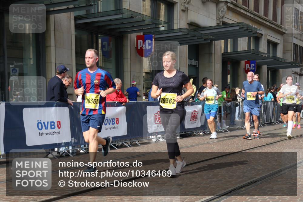 13.09.2026 - 21. swb-Marathon Bremen Strokosch-Dieckow http://msf.ph/oto/10346469 13.09.2026 11:10:12 Ziel 10002, 10169, 10247, 10361, 10362, 10422, 10706, 10719, 10768, 10791, 10890, 11080, 11283, 11298, 11300, 11309, 11382, 11583, 11725, 11736, 11957, 11982, 12183, 12227, 12454, 12550, 10299, 10435, 10751, 10963, 11119, 11383, 11437, 11441, 11732, 11933, 12117, 12207, 12293 meine-sportfotos.de