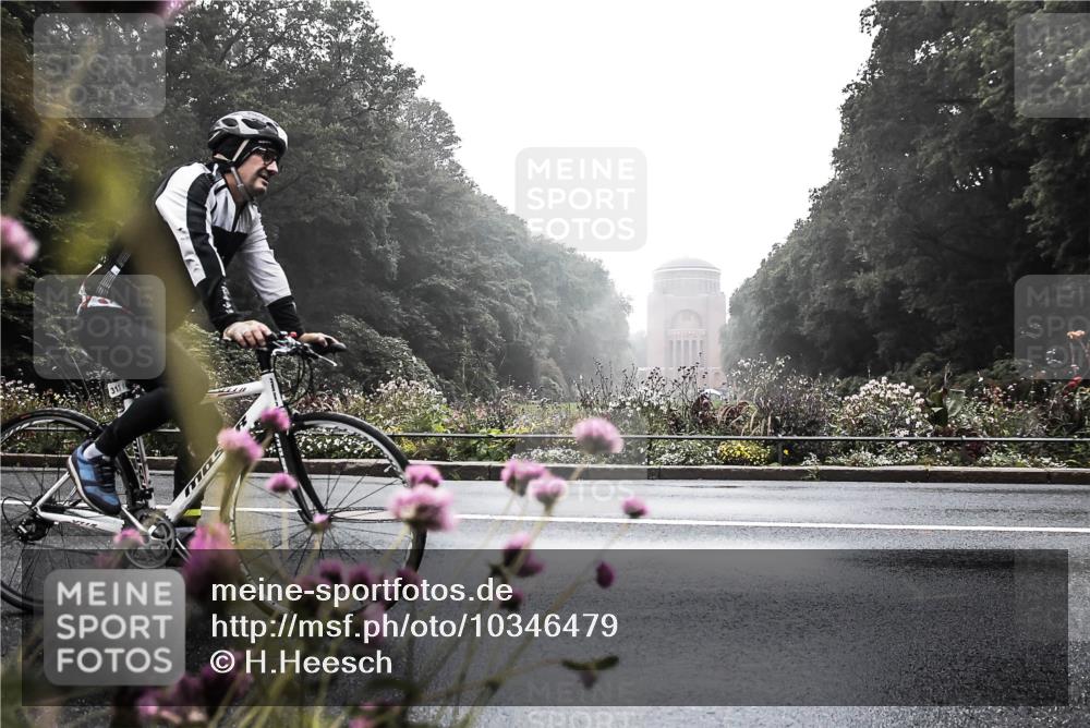 13.09.2026 - Stadtparktriathlon H.Heesch http://msf.ph/oto/10346479 13.09.2026 09:51:39 Radfahren 262, 264, 296, 313 meine-sportfotos.de
