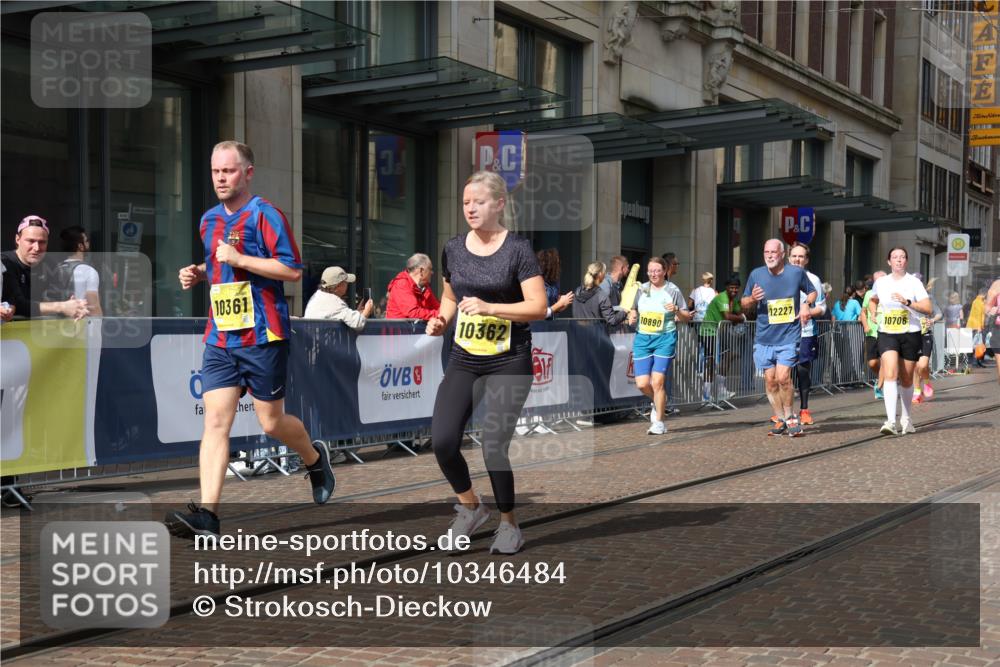 13.09.2026 - 21. swb-Marathon Bremen Strokosch-Dieckow http://msf.ph/oto/10346484 13.09.2026 11:10:12 Ziel 10002, 10169, 10247, 10361, 10362, 10422, 10706, 10719, 10768, 10791, 10890, 11080, 11283, 11298, 11300, 11309, 11382, 11583, 11725, 11736, 11957, 11982, 12183, 12227, 12454, 12550, 10299, 10435, 10751, 10963, 11119, 11383, 11437, 11441, 11732, 11933, 12117, 12207, 12293 meine-sportfotos.de