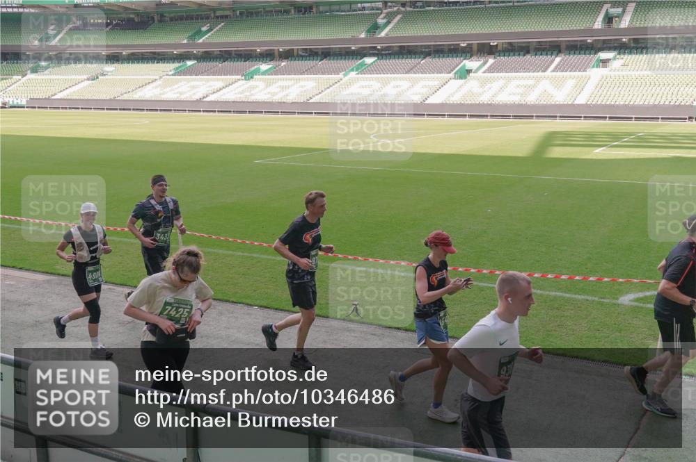 13.09.2026 - 21. swb-Marathon Bremen Michael Burmester http://msf.ph/oto/10346486 13.09.2026 13:34:54 Laufen im Stadion 170, 193, 368, 428, 462, 496, 679, 709, 765, 916, 1026, 1048, 1098, 1280, 1321, 1396, 1444, 1553, 1557, 1560, 1607, 1661, 1703, 1760, 1772, 1784, 1827, 1965, 1974, 1977, 1992, 1996, 2335, 2338, 2451, 2479, 2511, 2515, 2543, 2641, 2650, 2718, 2735, 2757, 2787, 2789, 2791, 2894, 2982, 3090, 3179, 3191, 3345, 3406, 3443, 3503, 3547, 3577, 3660, 3708, 3709, 3720, 3801, 3875, 3904, 3911, 3914, 3952, 4001, 4014, 4200, 4290, 4500, 4546, 4561, 4880, 4967, 5000, 5151, 5818 meine-sportfotos.de