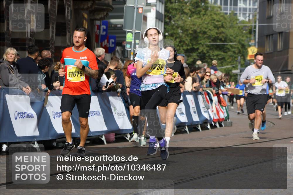 13.09.2026 - 21. swb-Marathon Bremen Strokosch-Dieckow http://msf.ph/oto/10346487 13.09.2026 10:53:08 Ziel 10193, 10304, 10339, 10652, 10734, 10827, 10863, 10906, 11002, 11038, 11144, 11362, 11386, 11597, 11766, 12019, 12338, 12399, 10448, 10585, 10757, 10780, 11012, 11168, 11379, 12040, 12170, 12275, 12461 meine-sportfotos.de