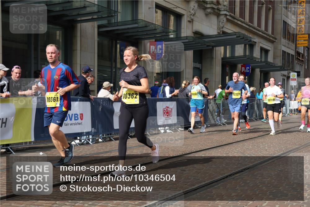 13.09.2026 - 21. swb-Marathon Bremen Strokosch-Dieckow http://msf.ph/oto/10346504 13.09.2026 11:10:12 Ziel 10002, 10169, 10247, 10361, 10362, 10422, 10706, 10719, 10768, 10791, 10890, 11080, 11283, 11298, 11300, 11309, 11382, 11583, 11725, 11736, 11957, 11982, 12183, 12227, 12454, 12550, 10299, 10435, 10751, 10963, 11119, 11383, 11437, 11441, 11732, 11933, 12117, 12207, 12293 meine-sportfotos.de