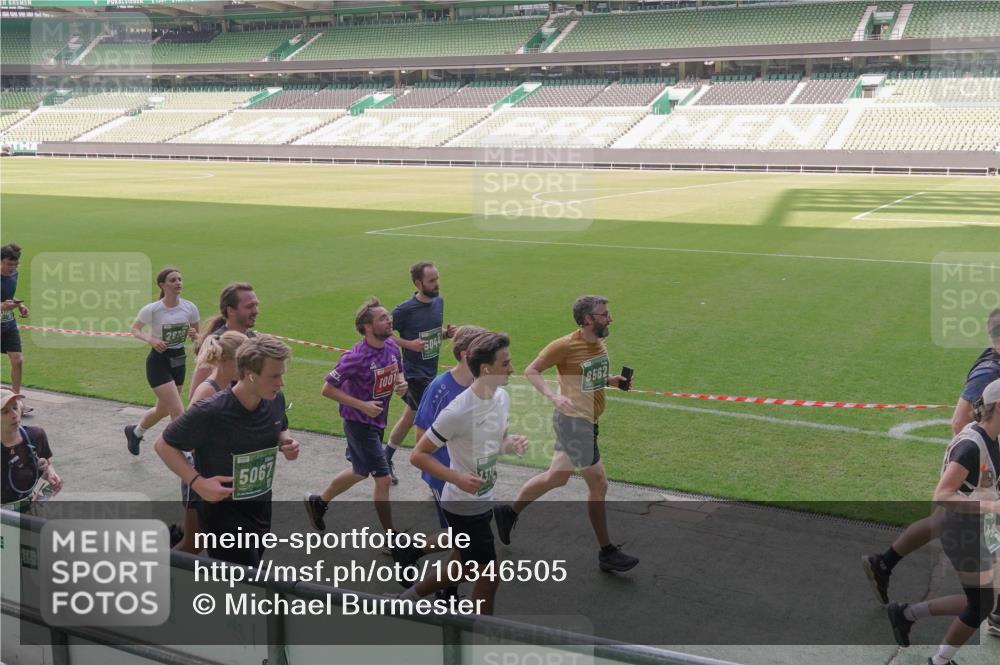 13.09.2026 - 21. swb-Marathon Bremen Michael Burmester http://msf.ph/oto/10346505 13.09.2026 13:34:56 Laufen im Stadion 170, 193, 368, 428, 462, 496, 679, 709, 916, 1026, 1048, 1098, 1280, 1321, 1396, 1444, 1553, 1557, 1560, 1607, 1661, 1703, 1760, 1772, 1784, 1827, 1965, 1974, 1977, 1992, 1996, 2335, 2338, 2451, 2479, 2511, 2515, 2543, 2641, 2650, 2735, 2757, 2787, 2789, 2791, 2894, 2982, 3090, 3179, 3191, 3345, 3406, 3443, 3503, 3547, 3577, 3660, 3708, 3709, 3720, 3801, 3875, 3904, 3911, 3914, 3952, 4001, 4014, 4200, 4290, 4500, 4546, 4561, 4880, 4967, 5000, 5151, 5818 meine-sportfotos.de