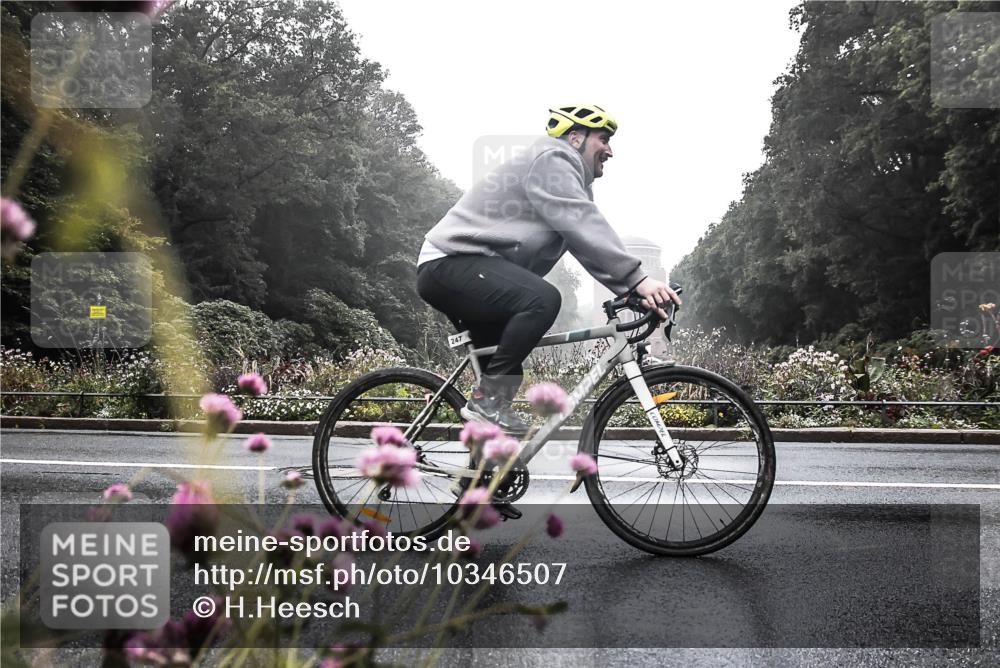 13.09.2026 - Stadtparktriathlon H.Heesch http://msf.ph/oto/10346507 13.09.2026 09:51:48 Radfahren 247, 287, 333 meine-sportfotos.de