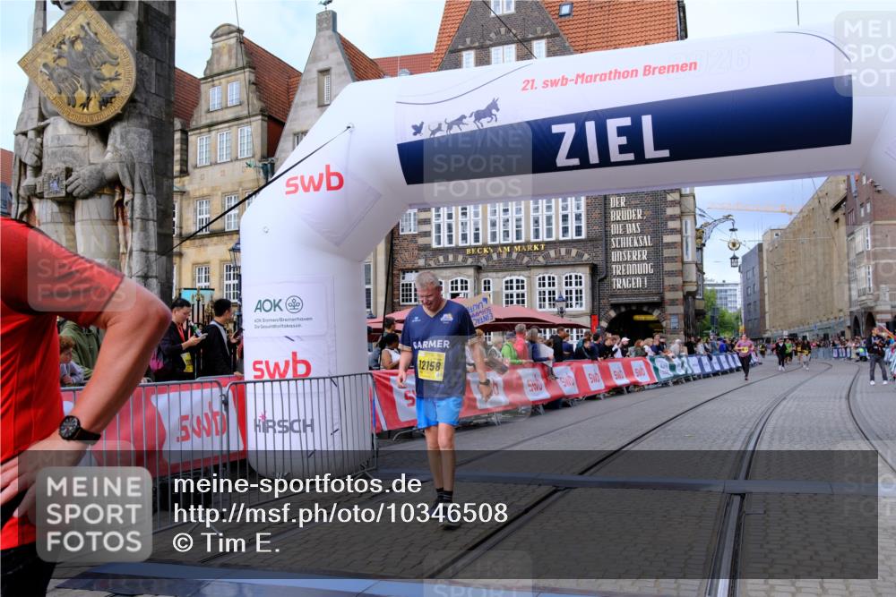 13.09.2026 - 21. swb-Marathon Bremen Tim E. http://msf.ph/oto/10346508 13.09.2026 11:16:54 Ziel 11274, 12102, 12158 meine-sportfotos.de