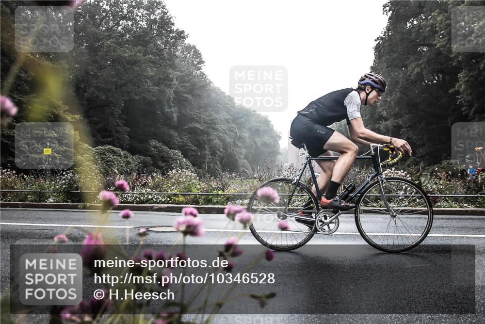 13.09.2026 - Stadtparktriathlon H.Heesch http://msf.ph/oto/10346528 13.09.2026 09:51:57 Radfahren 220, 300, 311, 336 meine-sportfotos.de