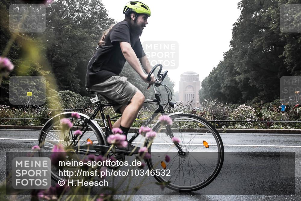 13.09.2026 - Stadtparktriathlon H.Heesch http://msf.ph/oto/10346532 13.09.2026 09:51:58 Radfahren 220, 300, 311, 336 meine-sportfotos.de