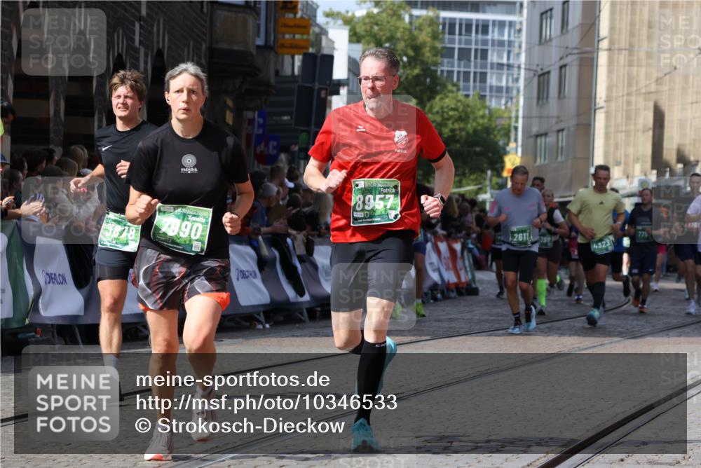13.09.2026 - 21. swb-Marathon Bremen Strokosch-Dieckow http://msf.ph/oto/10346533 13.09.2026 13:32:31 Ziel 287, 1369, 2310, 2934, 3650, 3922, 4057, 4566, 4655, 4797, 5628, 6116, 6258, 6475, 6857, 6875, 7150, 7182, 7526, 7553, 7572, 7818, 8632, 9198, 9283, 9394, 9640, 13029, 13182, 1437, 2611, 3354, 3878, 3895, 4323, 4862, 5398, 5581, 5657, 6583, 6718, 6760, 7016, 7466, 7758, 7990, 8344, 8367, 8957, 9175 meine-sportfotos.de